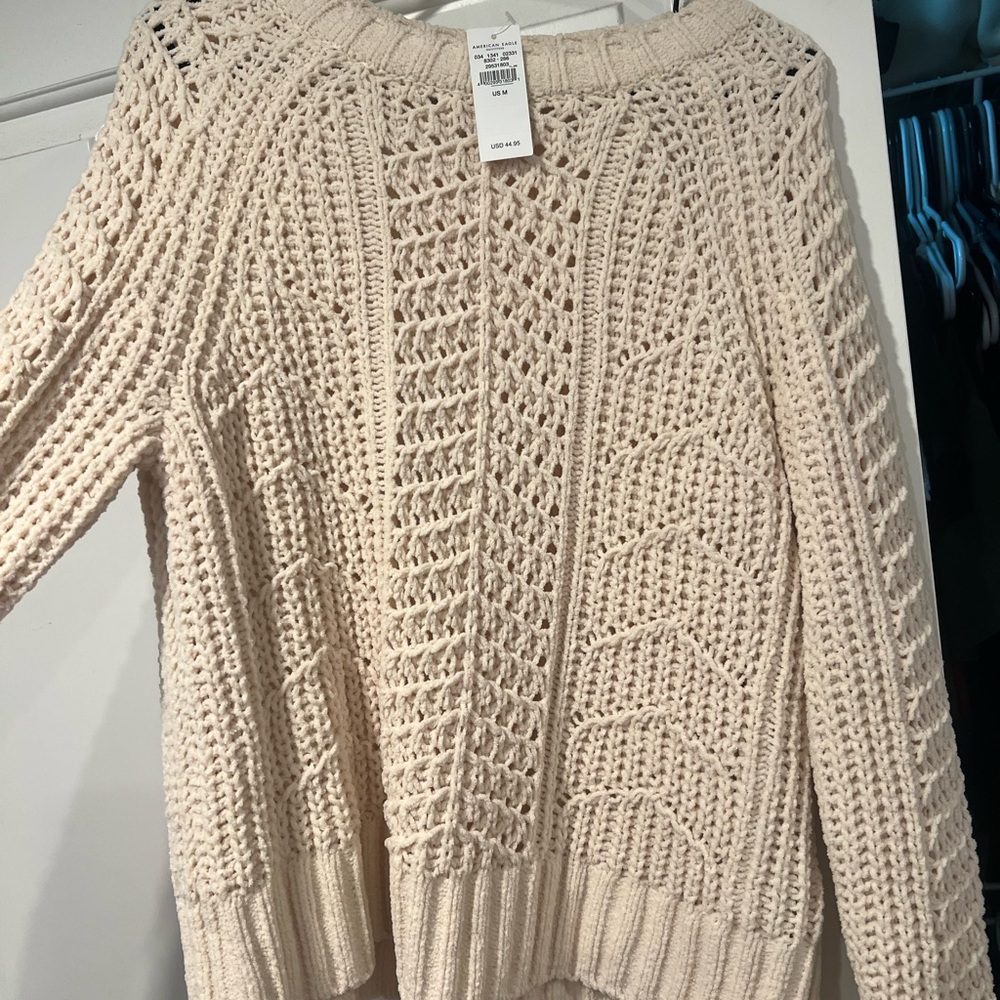 American Eagle sweater. Medium. New with tags/ never worn.